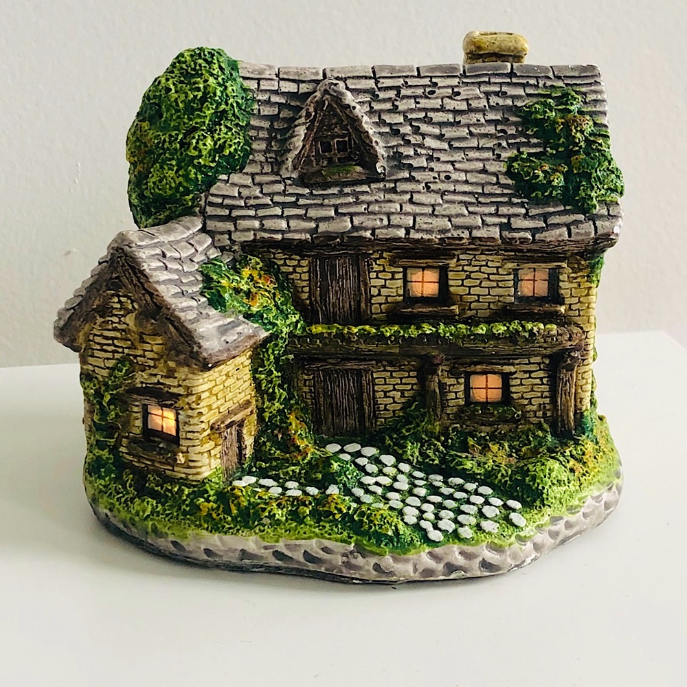 Light up cottage, Ron Gordon Cottage Collection